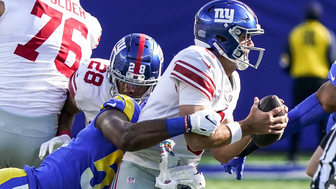 Inglewood, United States. 04th Oct, 2020. New York Giants quarterback Daniel  Jones avoids being tackled by the Los Angeles Rams in the second half at  SoFi Stadium in Inglewood, California on Sunday