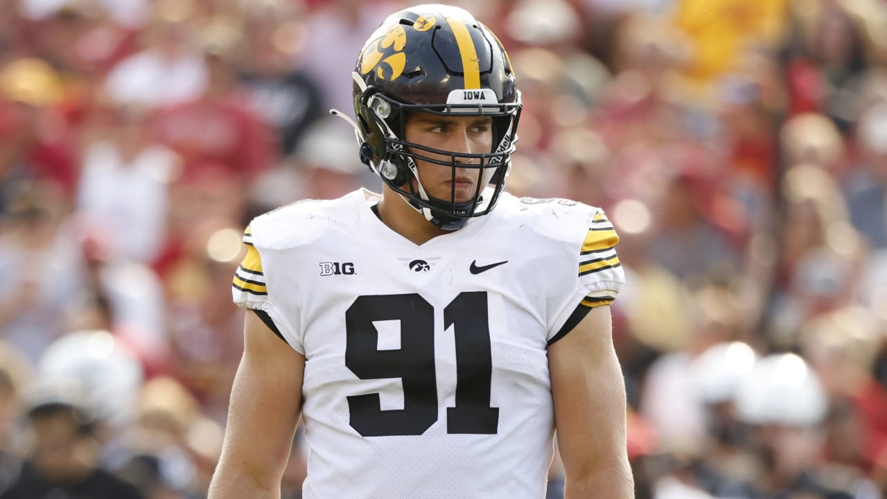 Packers draft Iowa LB Lukas Van Ness 13th overall