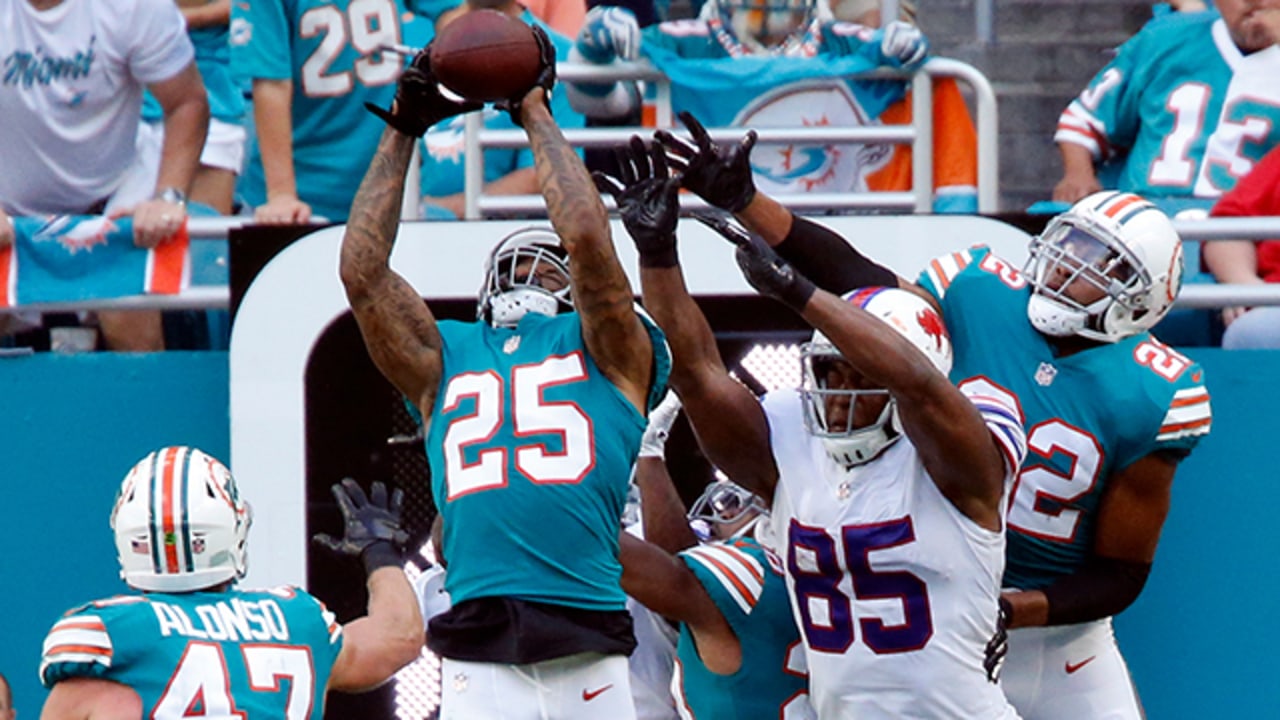 Download Miami Dolphins 25 Xavien Howard Football Wallpaper