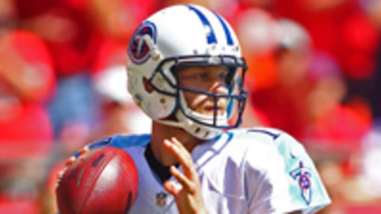 Jake Locker sits out practice with strained wrist