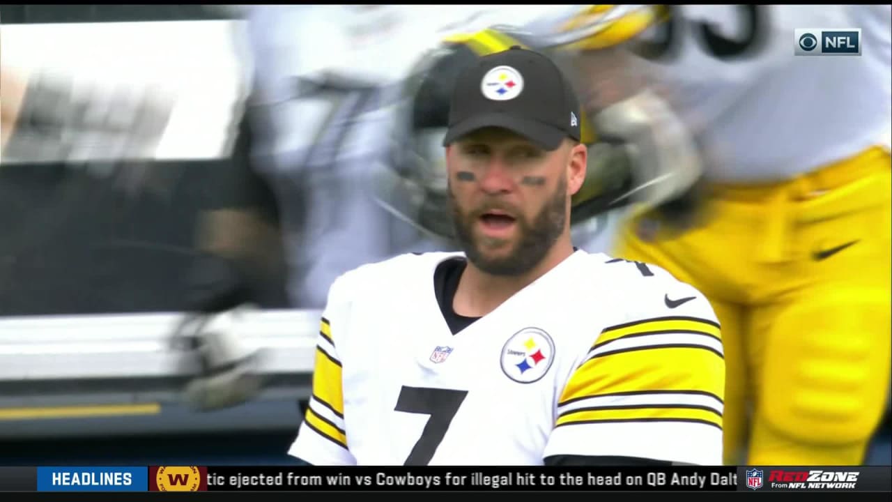 NO FILM, NO VIDEO, NO TV, NO DOCUMENTARY - Team trainers for the Pittsburgh  Steelers tended to quarterback Ben Roethlisberger, lower right, after  Roethilsberger took a hit from Kansas City Chiefs linebacker