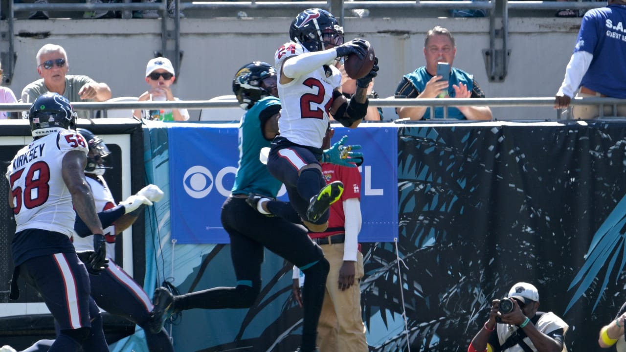 Rookie Houston Texans cornerback Derek Stingley Jr. secures an INT