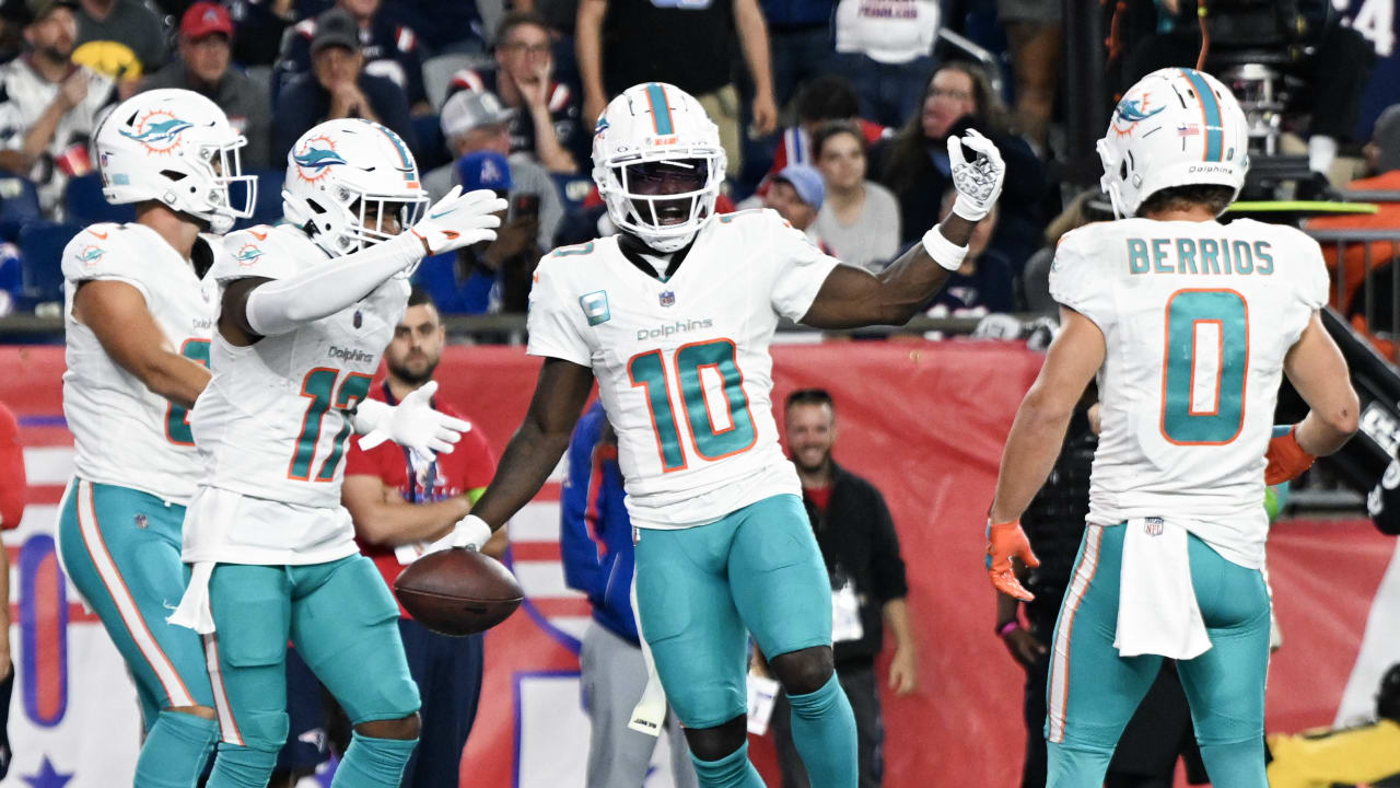Miami Dolphins quarterback Tua Tagovailoa locates Dolphins wide receiver  Tyreek Hill for 2-yard TD near end of first half