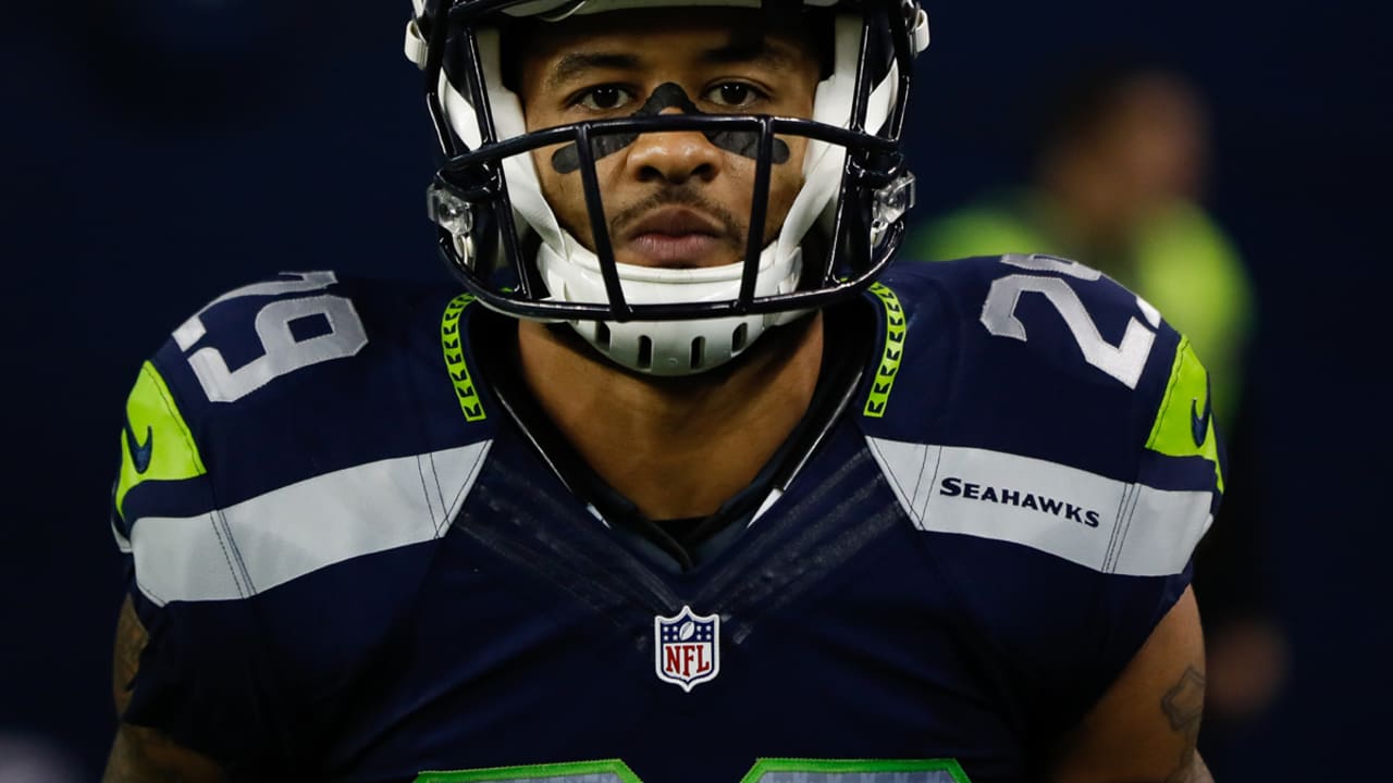 Six-time Pro Bowl free safety Earl Thomas ends holdout with