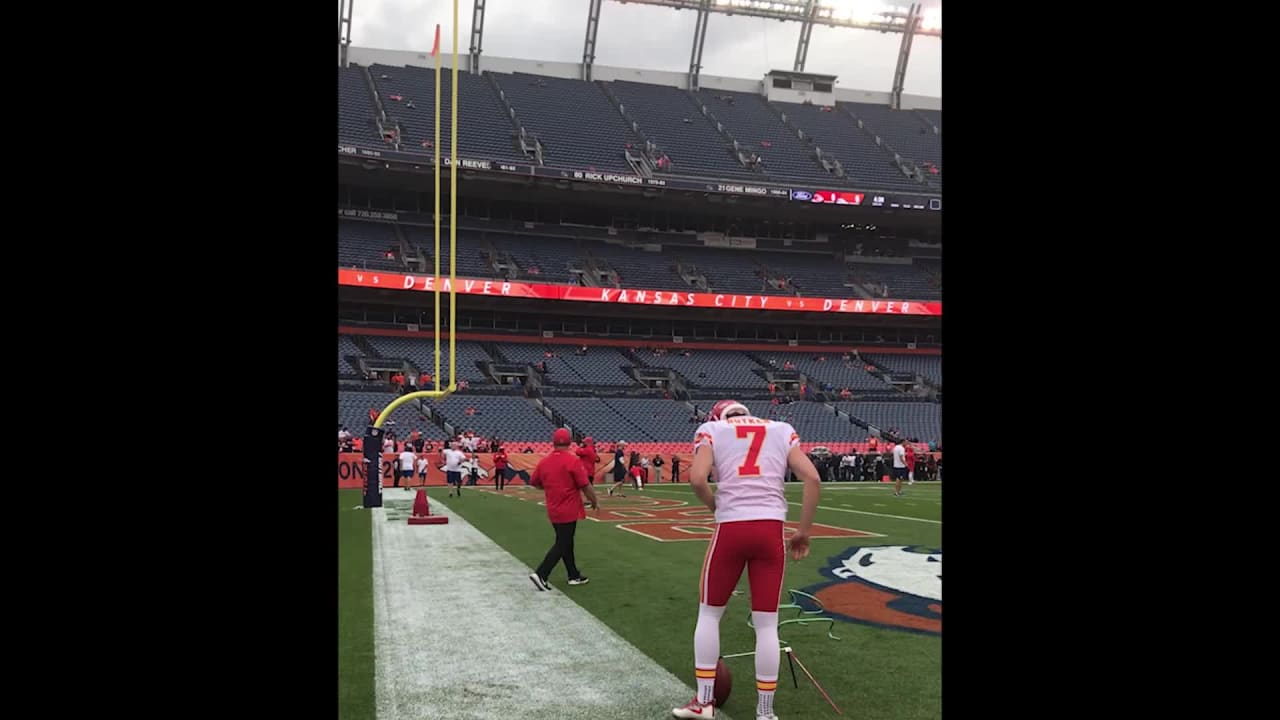 Harrison Butker practices hitting uprights from sideline during warmups