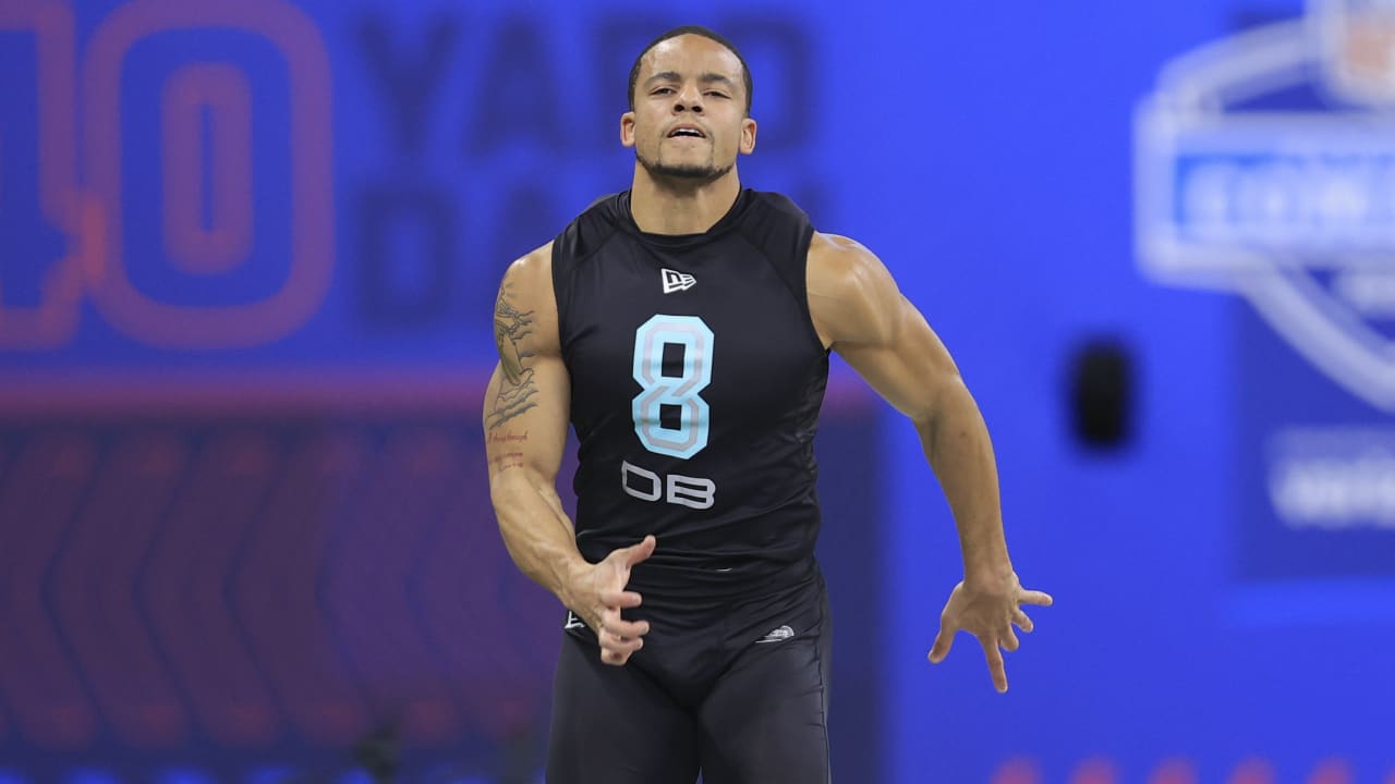 Defensive back Cobie Durant runs official 4.38second40yard dash at