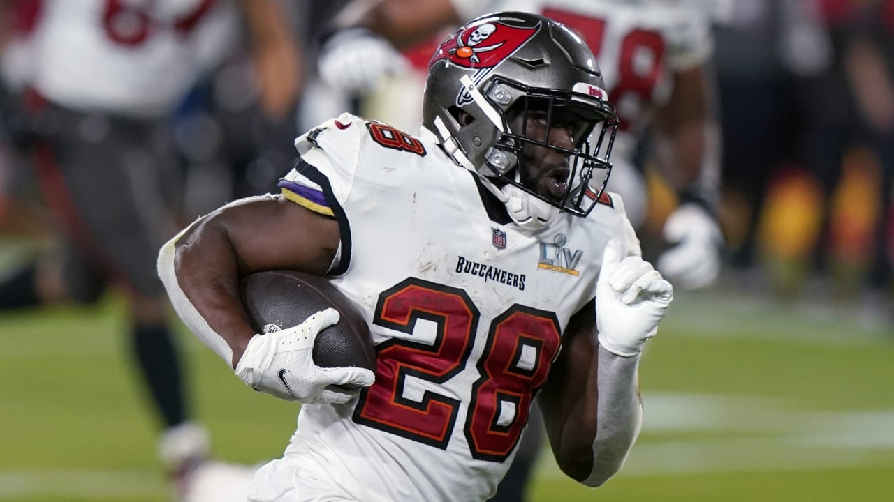 Leonard Fournette changes jersey number with Buccaneers, will wear No. 7  going forward 