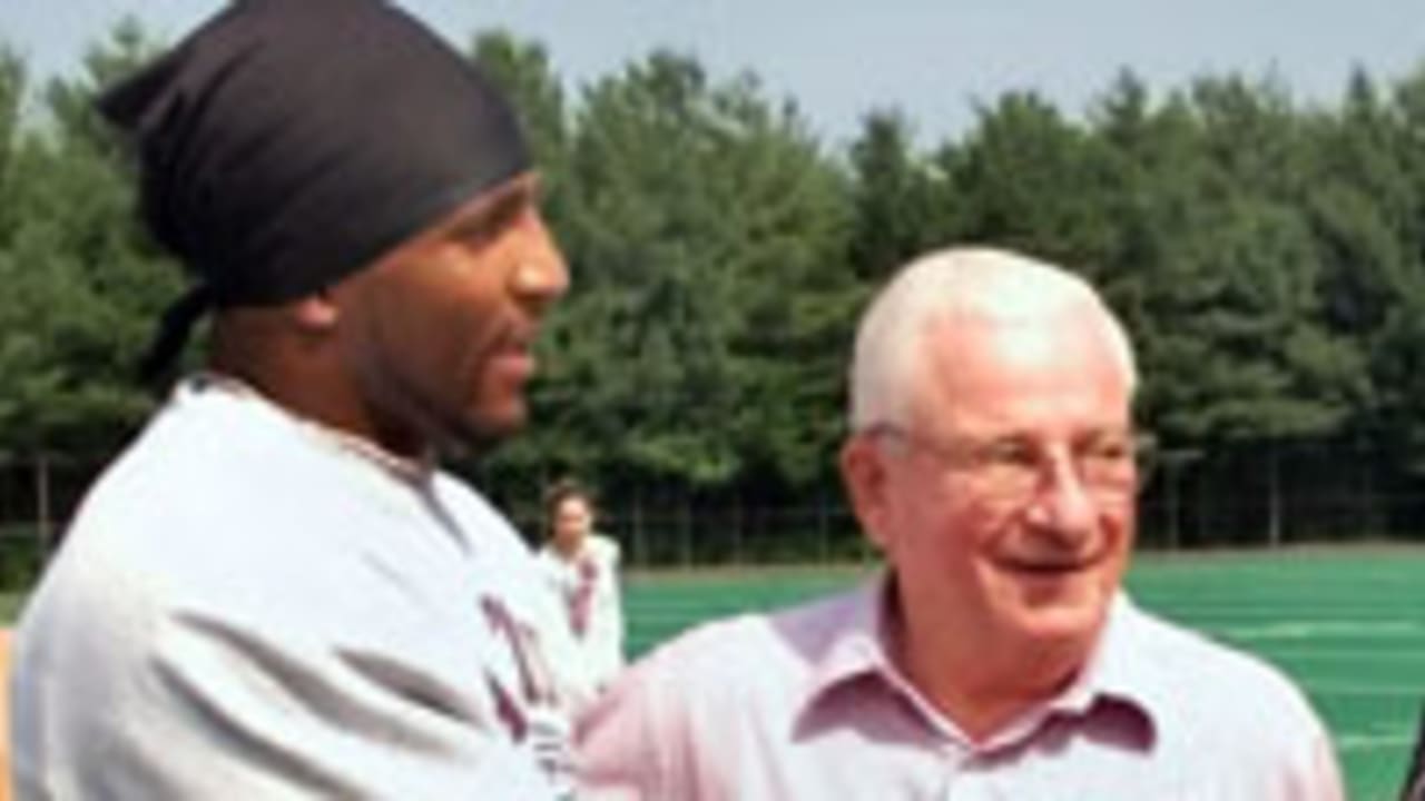 Ray Lewis not fined for Art Modell tribute