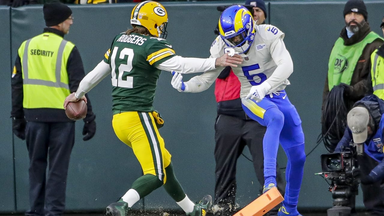 Can't-Miss Play: Green Bay Packers quarterback Aaron Rodgers beats Los Angeles Rams cornerback Jalen Ramsey to edge for TD run