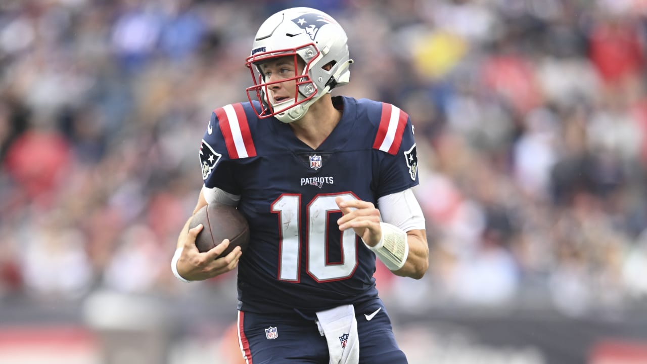 Patriots QB Mac Jones believed to have suffered high ankle sprain