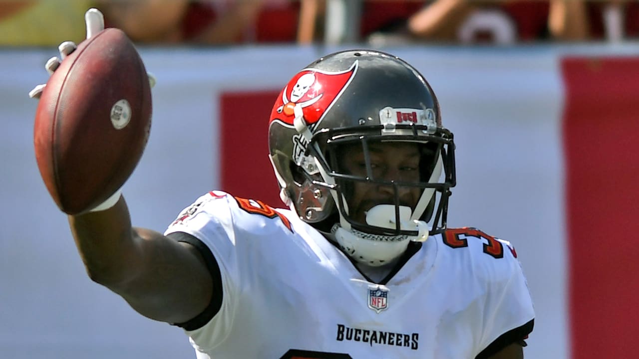 NFL: Bucs CB Jamel Dean goes airborne for huge INT vs. Saints