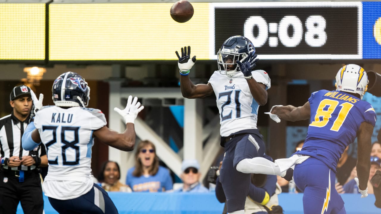 Titans' McCreary jumps out of bounds to tip interception of Herbert back to  Kalu - ESPN