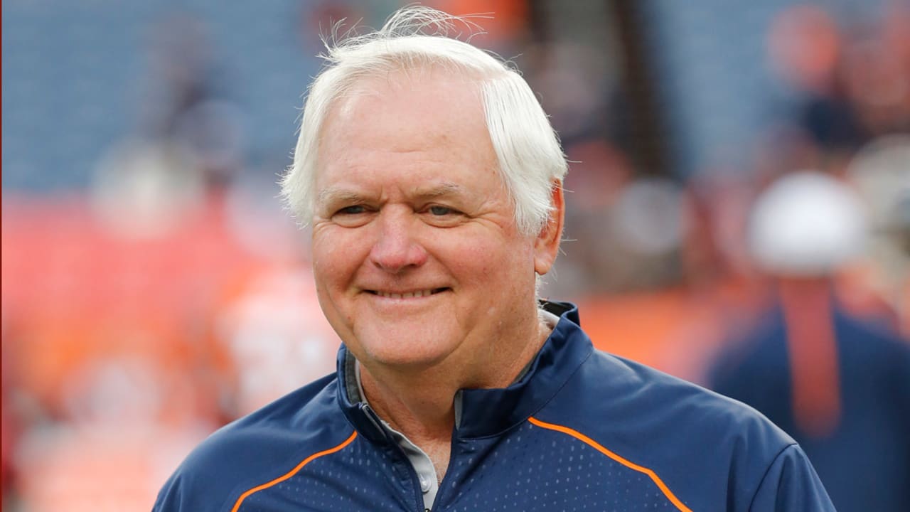 Wade Phillips makes good on family name in Super Bowl 50