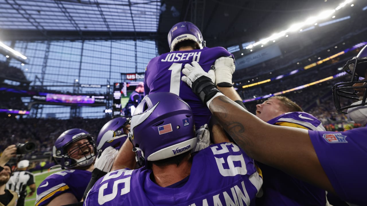 Vikings clinch NFC North after largest comeback in NFL history