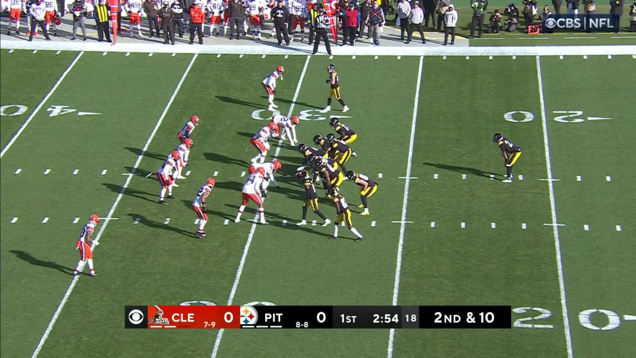 Pittsburgh Steelers wide receiver Steven Sims shakes a pair of Seattle  Seahawks on a slippery 38-yard punt return