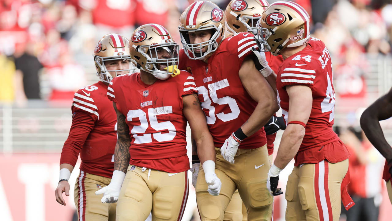 San Francisco 49ers running back Elijah Mitchell bounces off tacklers ...