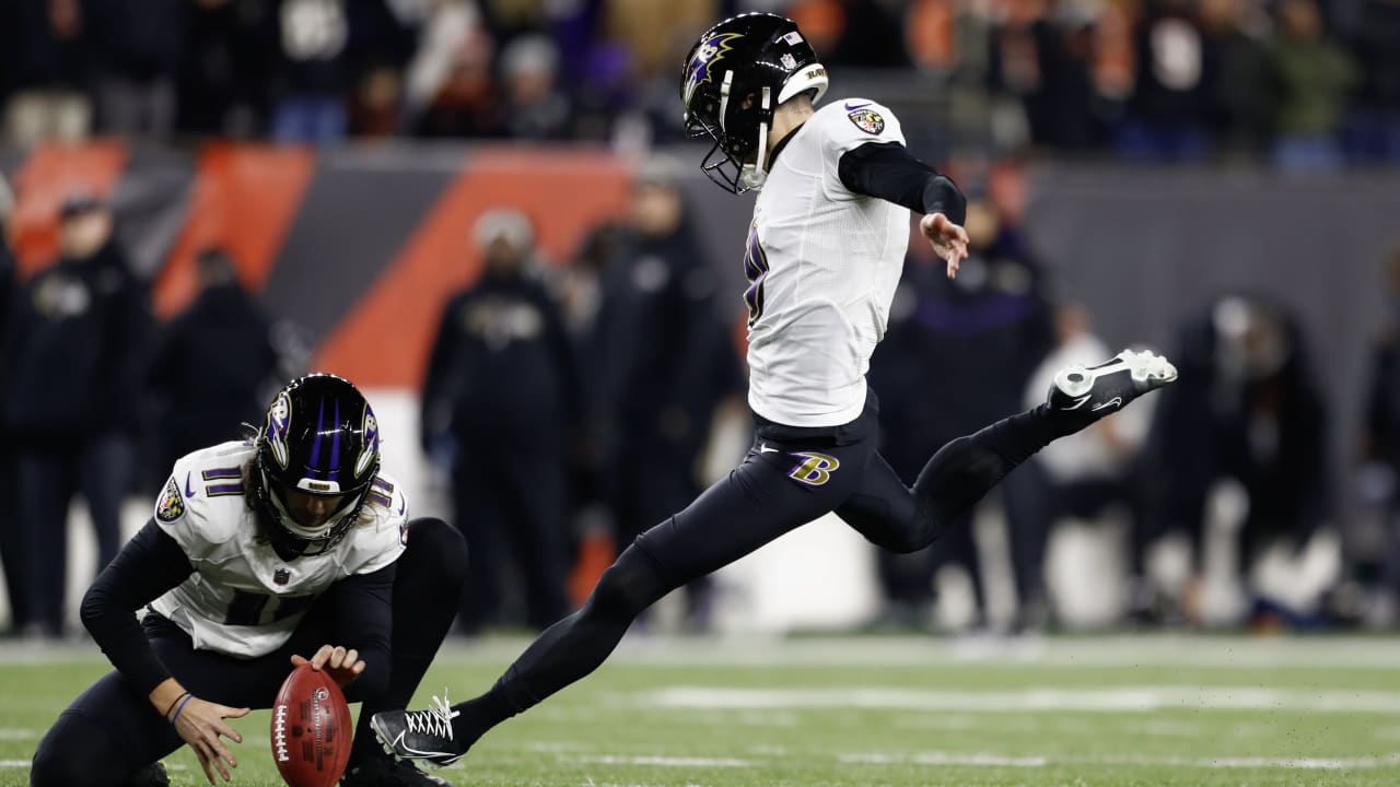 Baltimore, United States. 02nd Jan, 2022. Baltimore Ravens kicker Justin  Tucker (9) reacts after a 34 yard field goal against the Los Angeles Rams  during the second half at M&T Bank Stadium