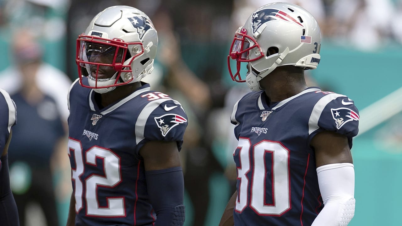 Twins Devin and Jason McCourty will face each other Sunday. The