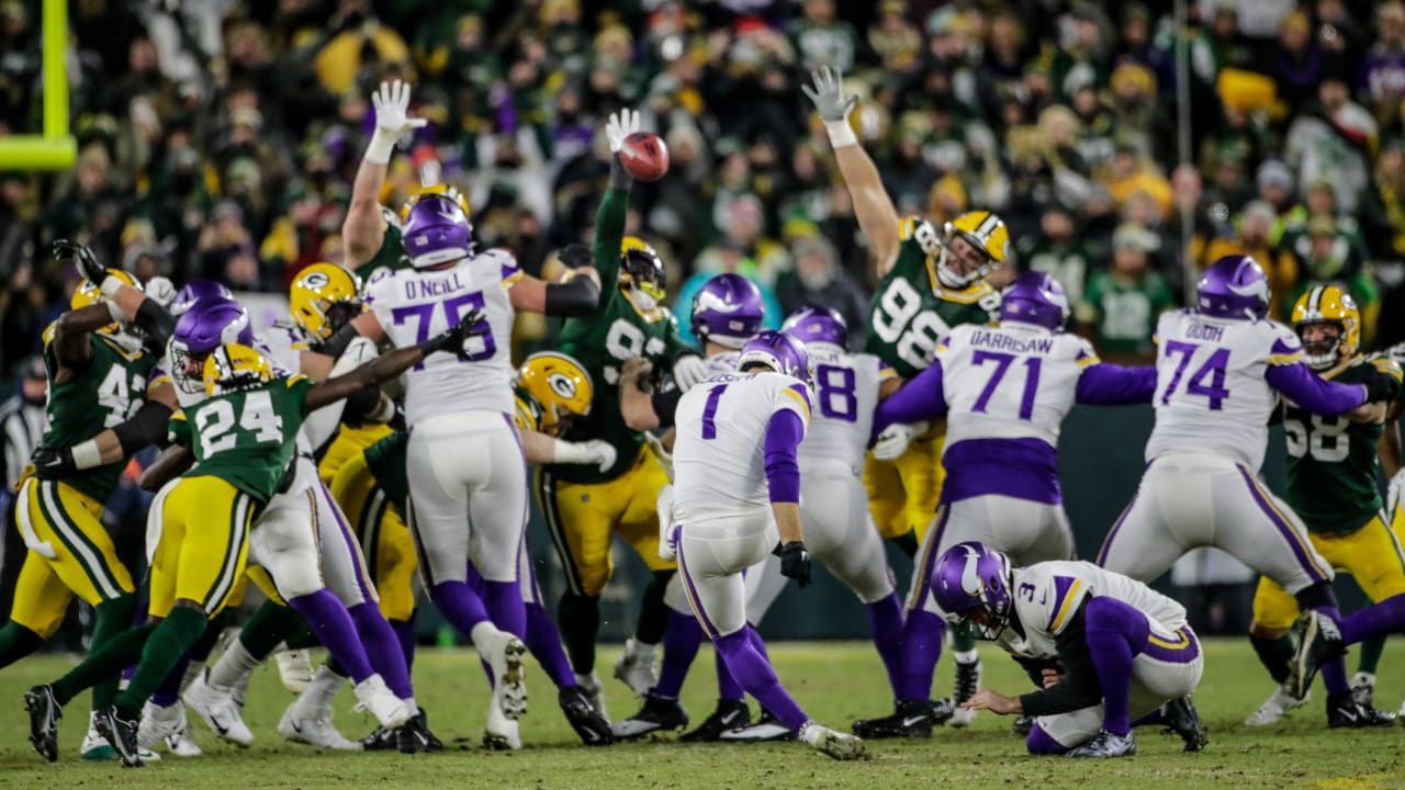 Minnesota Vikings kicker Greg Joseph drills a 51yard field goal to end