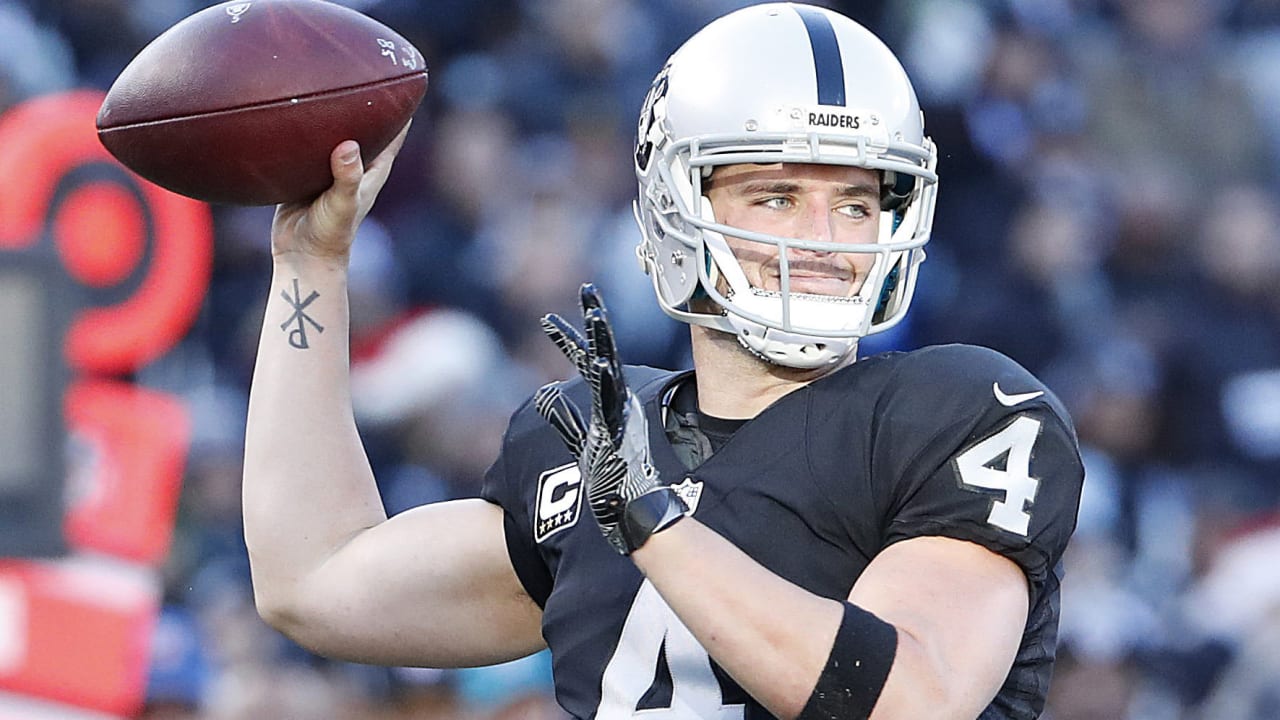 Raiders, Derek Carr close in on $25-million-a-year deal