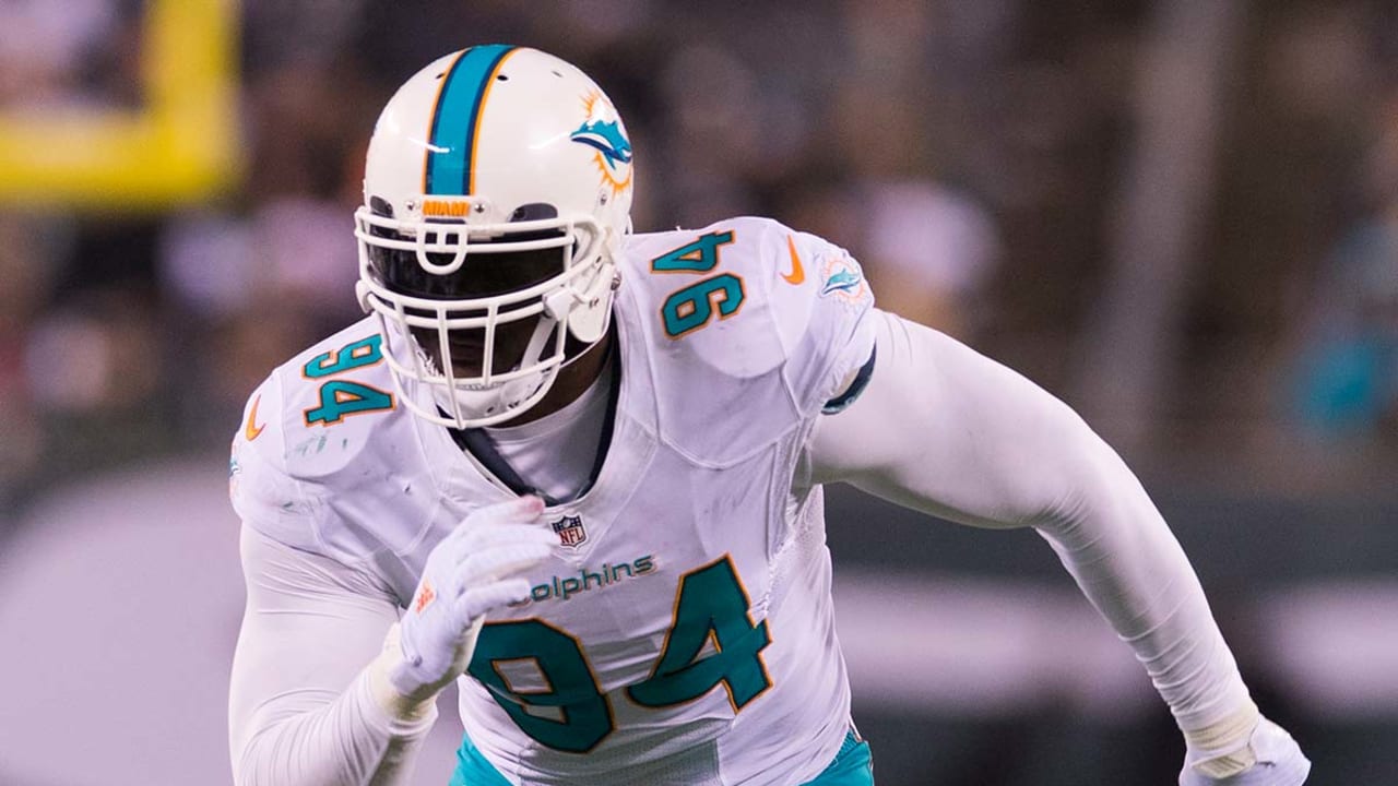 Report: Buffalo Bills release high-priced DE Mario Williams