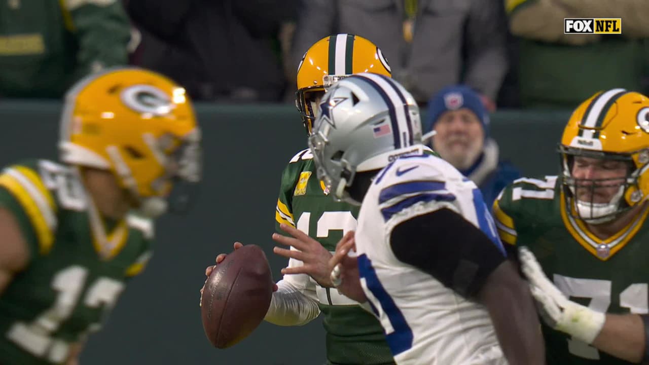 Dallas Cowboys defensive end Demarcus Lawrence wraps Green Bay Packers