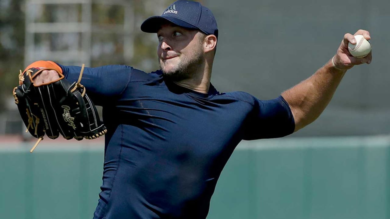 tim-tebow-161014-sl.jpg