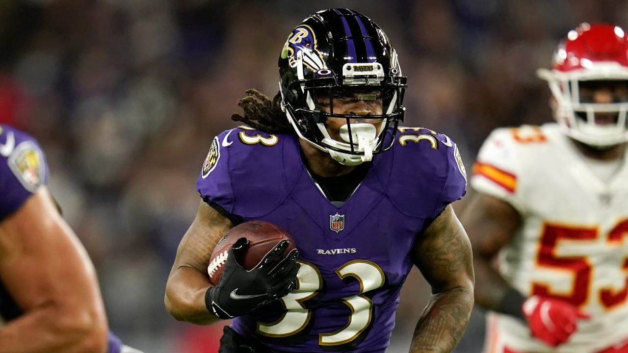 Baltimore Ravens running back Devonta Freeman&#39;s first carry with the Ravens goes for 31 yards
