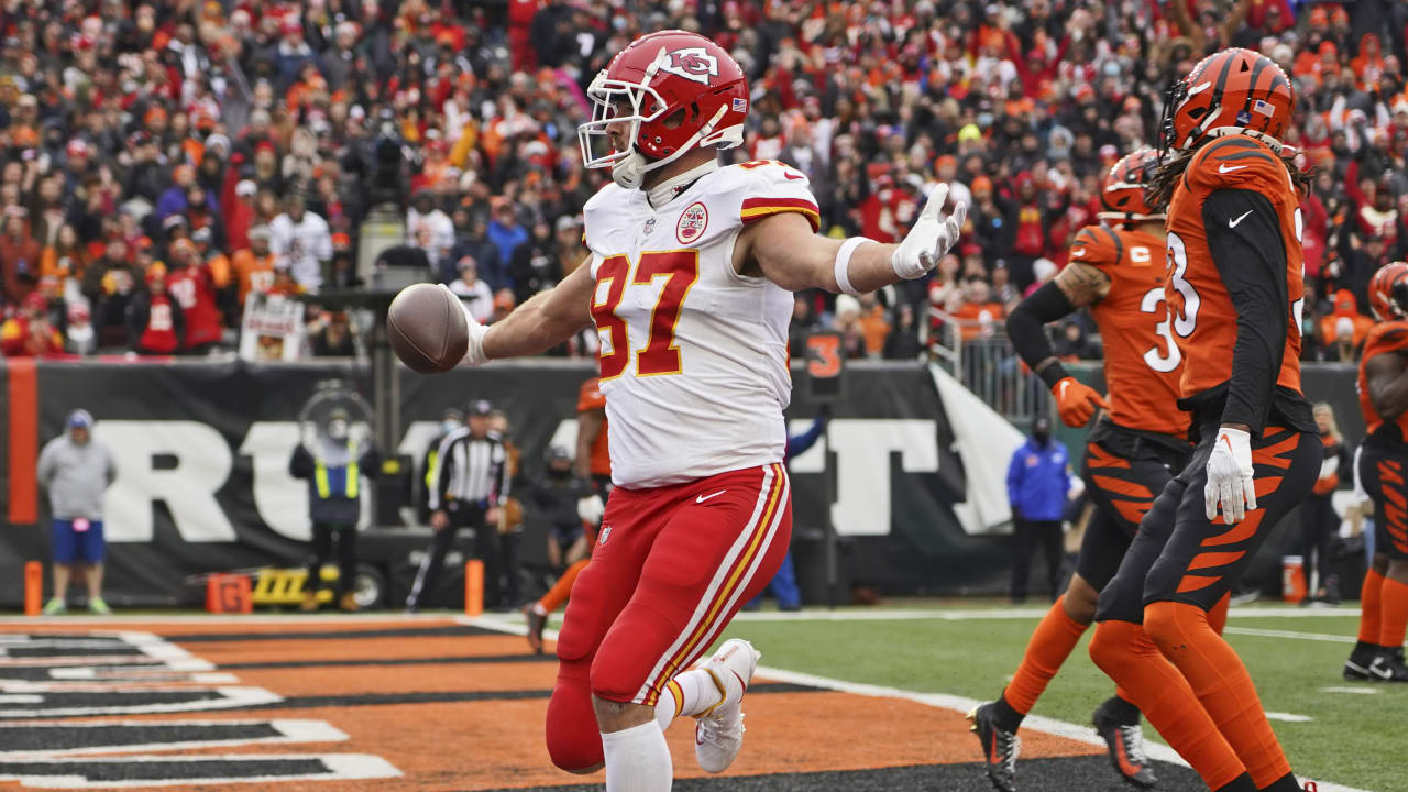 Chiefs TE Travis Kelce: Ref shouldn't even work at Foot Locker