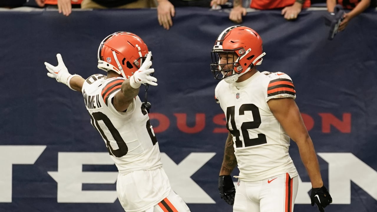 Cleveland Browns linebacker Tony Fields II (42) jogs off of the field  during an NFL preseason football game against the Philadelphia Eagles,  Sunday, Aug. 21, 2022, in Cleveland. (AP Photo/Kirk Irwin Stock