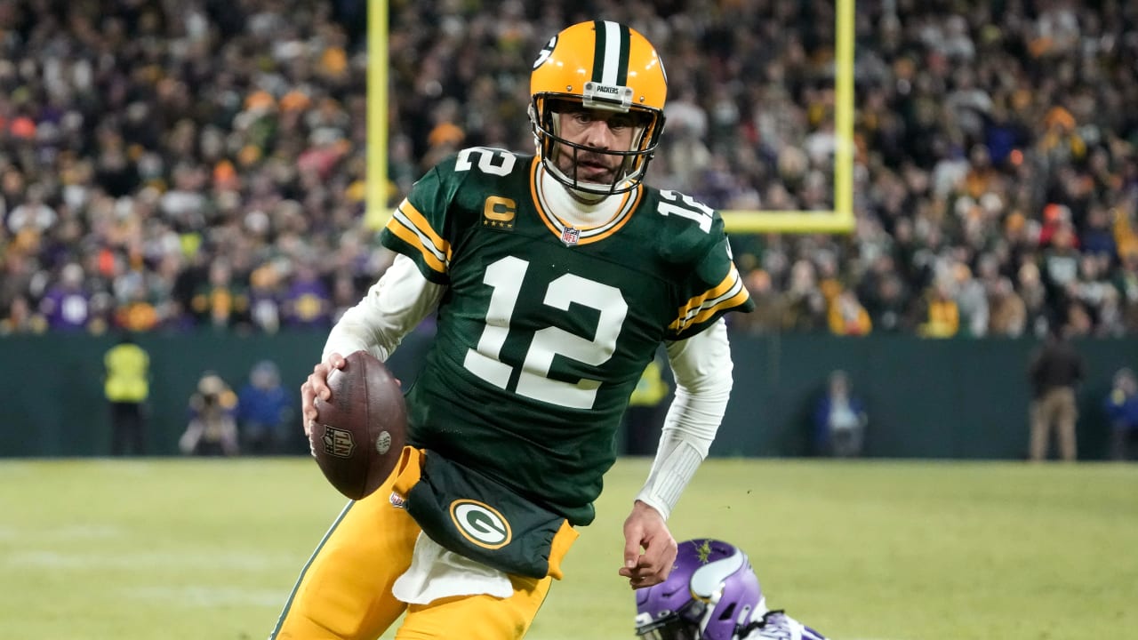 Seattle, WA, USA. 15th Nov, 2018. Green Bay Packers quarterback Aaron  Rodgers (12) in the pocket in his color rush uniform during a game between  the Green Bay Packers and Seattle Seahawks