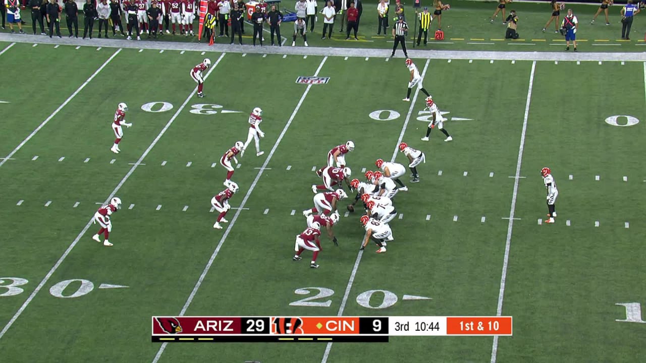 Cincinnati Bengals quarterback Jake Browning finds tight end Thaddeus Moss  open down the sideline for 17-yard grab