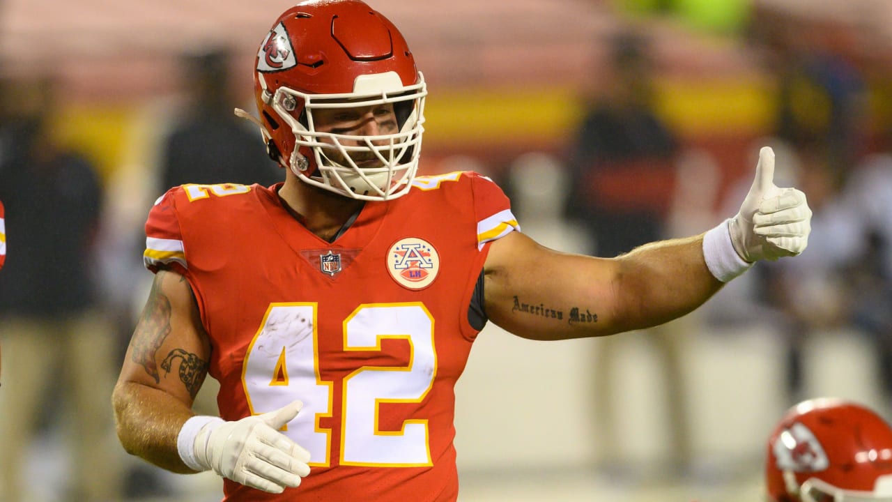 Chiefs re-sign fullback Anthony Sherman