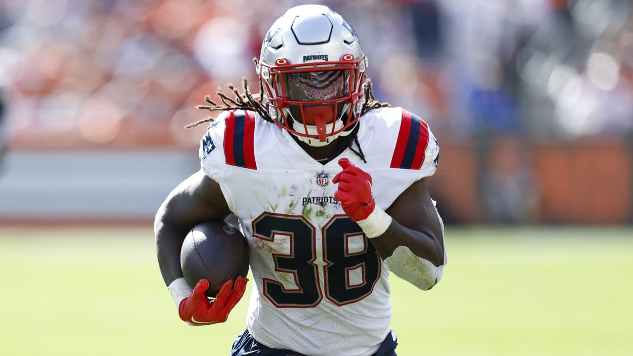 New England Patriots running back Rhamondre Stevenson's second TD caps a  dominant Pats performance over the Cleveland Browns