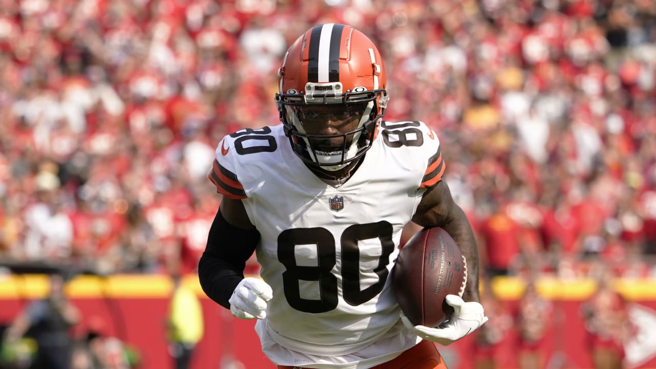 Browns' Landry 'week to week' with knee sprain; OBJ close