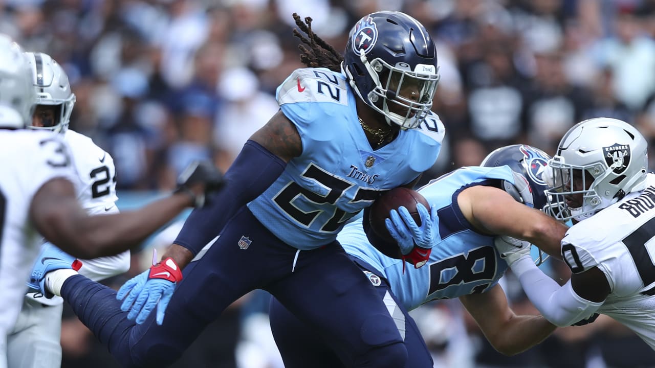 Derrick Henry pounds Raiders, pushes Titans to four-game winning streak