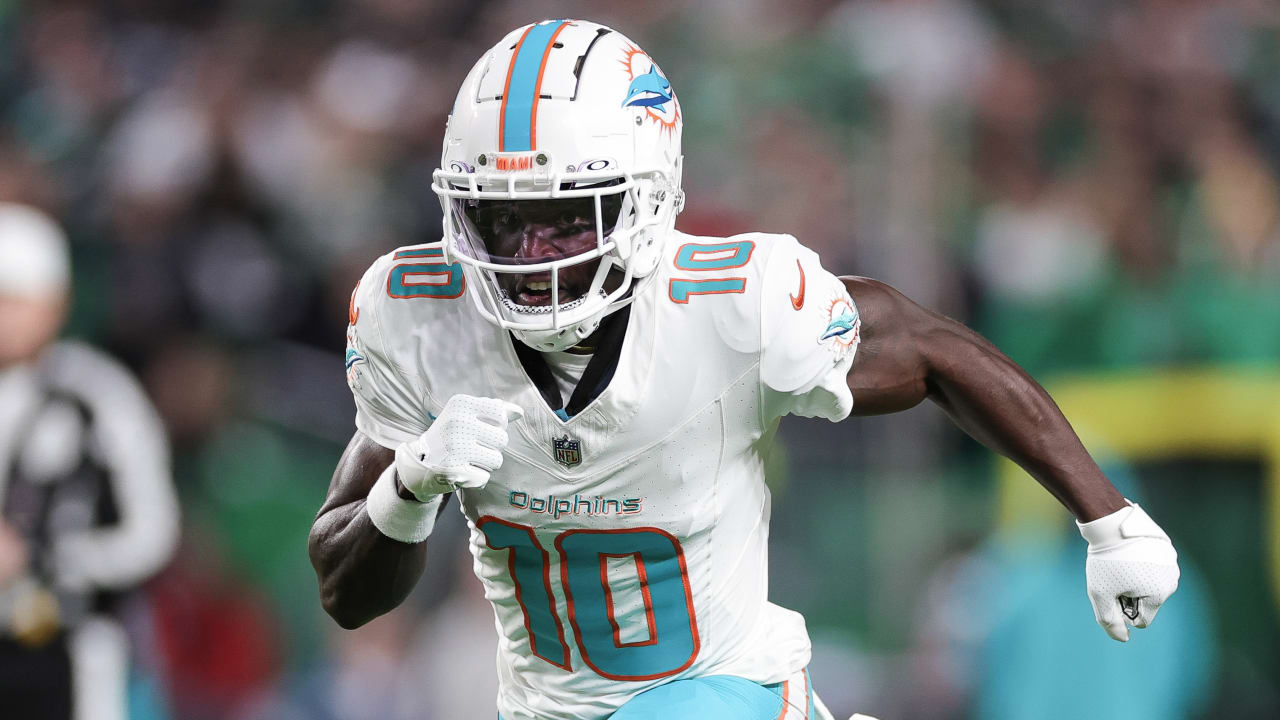 Dolphins WR Tyreek Hill (hip) says he’s playing Sunday vs. Patriots after missing Wednesday’s practice