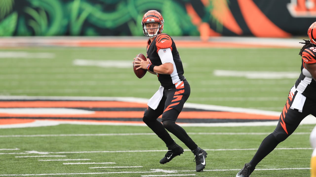 Joe Burrow (Cincinnati Bengals) (Color Rush) NFL Big Shot Ballers