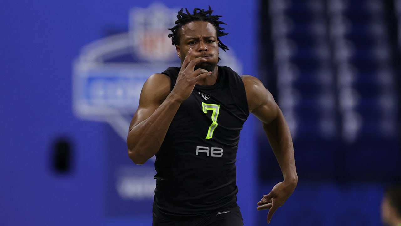 Running back Ty Chandler runs official 4.38-second 40-yard dash at 2022  combine