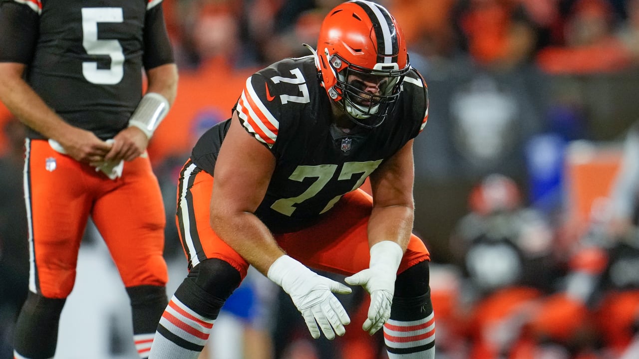 NFL Network's Mike Garafolo: Cleveland Browns offensive guard Wyatt Teller  agrees to remain with Browns on a 4-year, $58.6 million extension with $29  million guaranteed