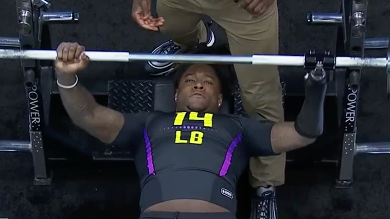 Shaquem Griffin posts 20-rep bench press using prosthetic