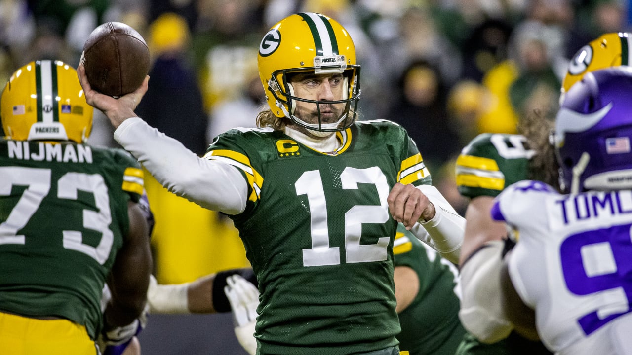 Aaron Rodgers: Veteran quarterback signs contract extension with