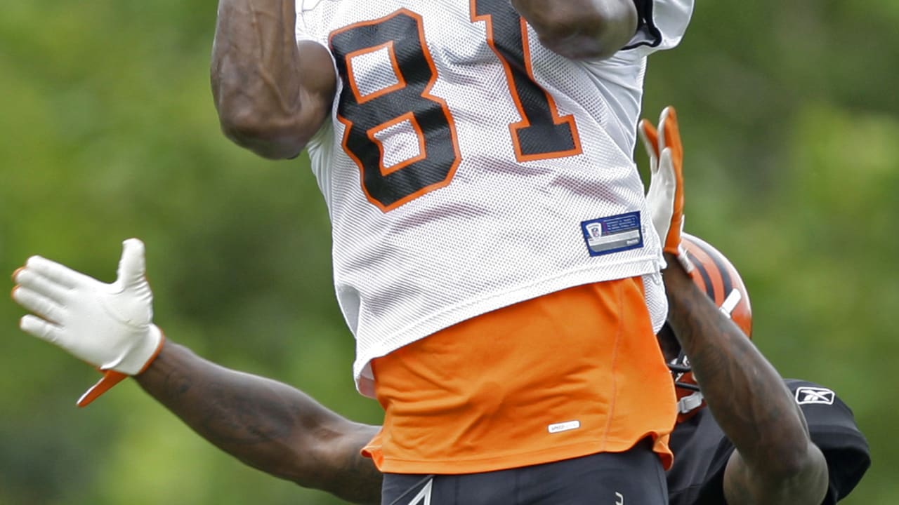 Cincinnati Bengals defensive end Antwan Odom (98) in action during football training  camp during practice Thursday, Aug. 5, 2010, at the NFL football team's training  camp in Georgetown, Ky. (AP Photo/Al Behrman