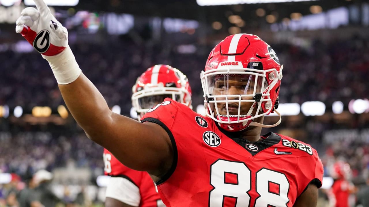Defending national champion Georgia pounds TCU in college football