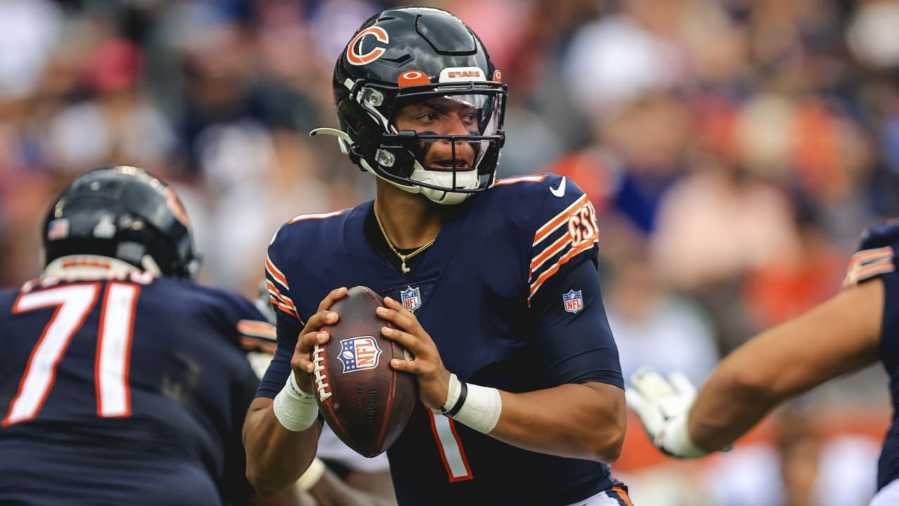 Chicago Bears quarterback Justin Fields' best plays vs. Detroit Lions