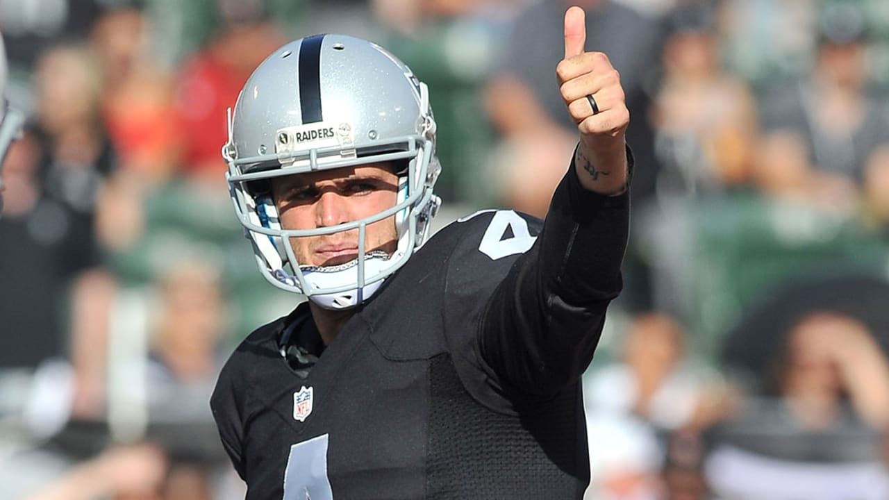 Former NFL QB Praises Raiders' Derek Carr After Playoff Loss