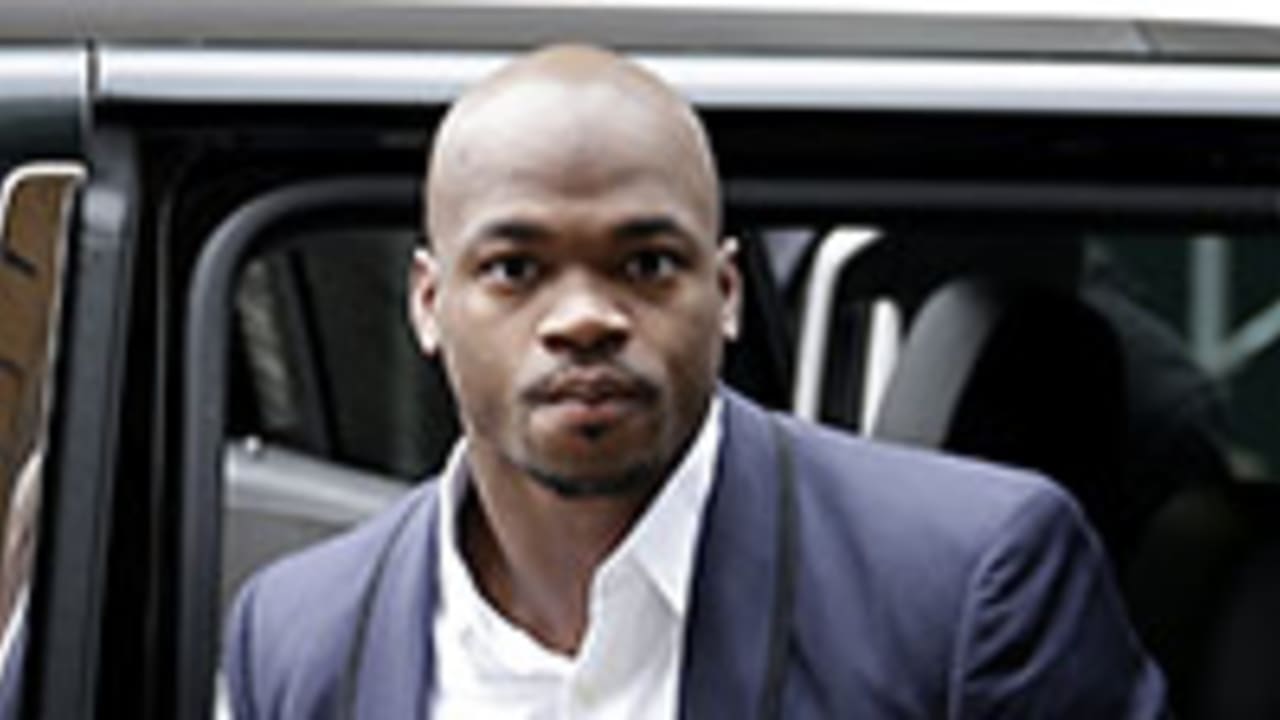 Adrian-peterson-150416-sl.jpg