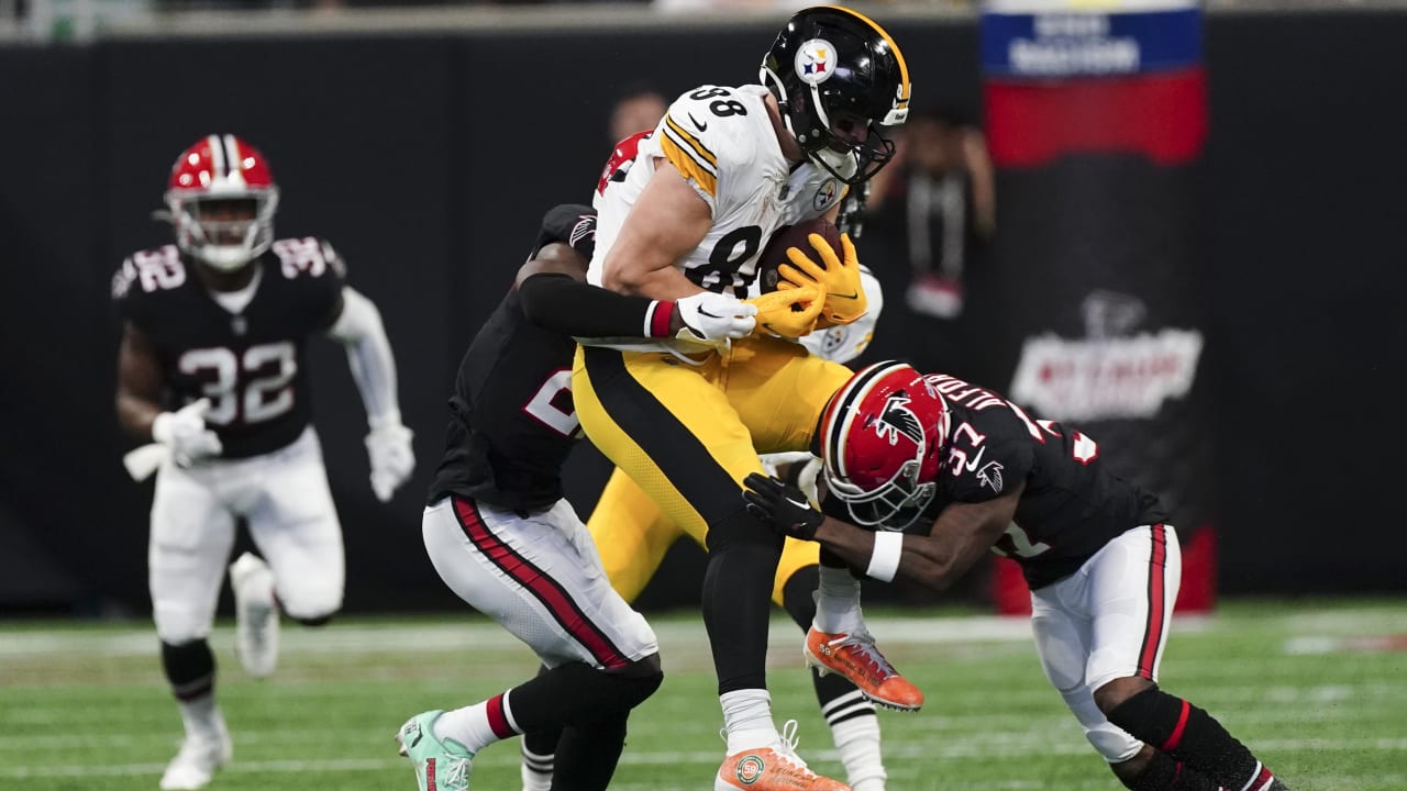 Can't-Miss Play: Pittsburgh Steelers tight end Pat Freiermuth enters Beast  Mode on 57-yard catch and run