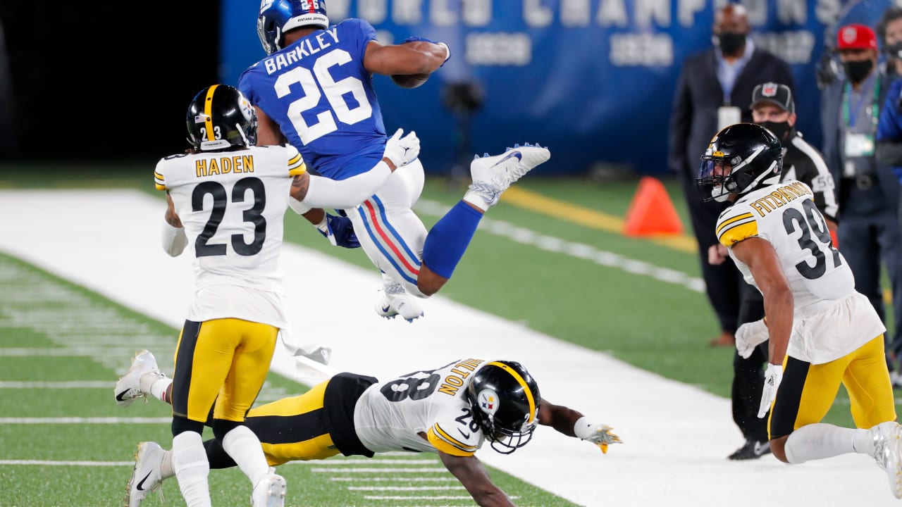 Saquon Gets Airborne For Crazy Hurdle After Speedy 38-yard Catch And Run