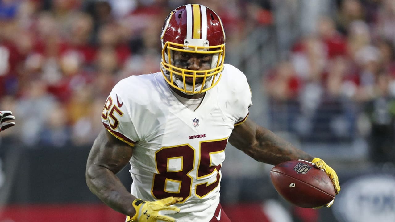 Vernon Davis re-signs with Washington Redskins